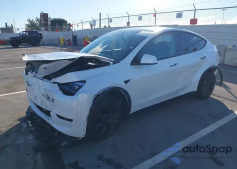 2025 Tesla Model Y Long Range Dual Motor Rear-Wheel Drive z USA, uszkodzony, nr VIN 7SAYGDED4SF281065